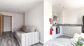 Liverpool City Haven 1-Bed Apartment for Couples & Solo Travelers - Image 2