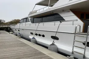 Attractive yacht with roof terrace - Image 2