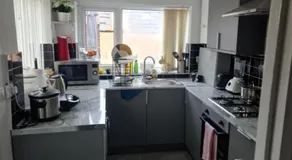 En-Suite Double Room in Haughton Green Denton M34 - Image 3