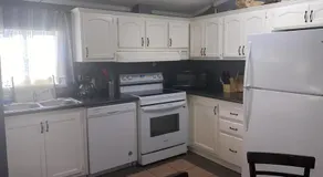 Cozy 3BR cabin with AC and Wi-Fi Fully Fenced - Image 4