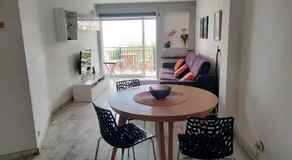 Beachfront Apartment with Sea Views & Private Parking - Image 3