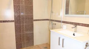 Maison de vacances à Moraira avec piscine, proche golf et plage, idéale pour familles - Image 5