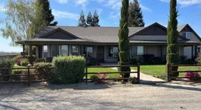 Adorable 1 Bedroom with pool, and Horse Arena - Image 4