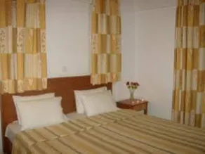 Sunshine Apartments - Image 2
