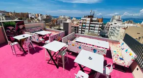 We Street Hostel - Albergue - Image 3