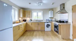 Modern Comfort, 2BR, Ensuite, Parking - Image 2