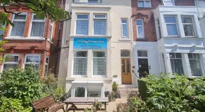 Brightwater Modern Ground Floor, 2 bedroom Apartment, with games, chill out room - Image 4