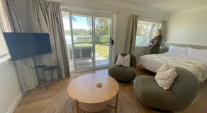 Archy's on the Lake - Image 2