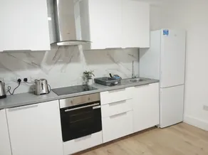 3 bed house in London,  Harrow - Image 3