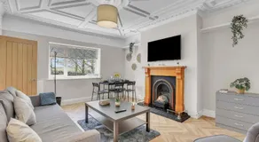Charming 2BR Country Cottage - Quiet Retreat with Parking - Image 2