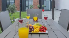Unit 3 Sleek 1-BR Stays, Near Sheffield United Football Club, Fast Wi-Fi, Parking - Image 4