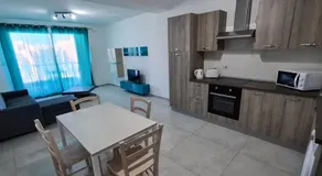St Julians Bay Sea Front Apartments - Image 5