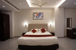 THE LAND SAND HOTEL - Image 2