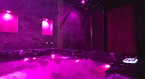 dark love suite avec Jacuzzi Privatif - Image 3
