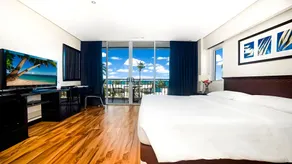 Court Meridian Hotel & Suites - Image 2
