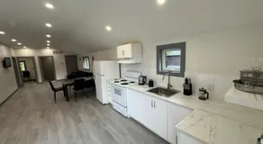 Cozy 4-Bedroom Cottage #2 in Innisfil - Image 4