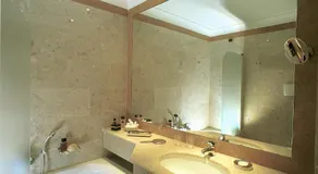 Hotel La Ville - Image 2