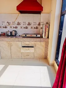 Sunny 1BR + Rooftop & Balcony | Mom made food - Image 3