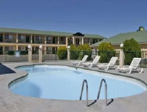 Days Inn by Wyndham Snyder - Image 5