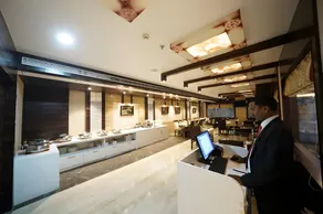 Square Inn Hotel - Image 3