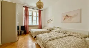 Stylish 2-Bedroom Apartment with Free Parking - Image 2
