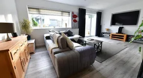 2BD Garden Home - A Short Walk to Stonehenge - Image 2