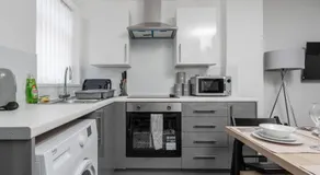 Charming Home - Free Parking - Image 4