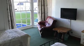 Sea View Guest House - Image 2