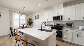 Business Travel Ready New 3BR Near Airport - Image 3