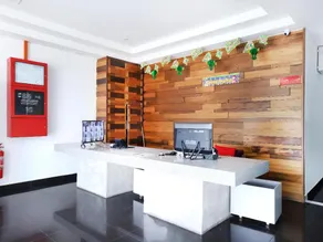 Iris Hotel - Image 2