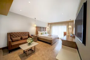 Jade Suites - Luxury Boutique Hotel - Image 1