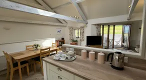 Barnfield - Beautiful Barn, River views, Close to Quay - Image 3