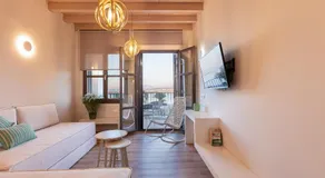 V77 Seafront Suites - Image 2