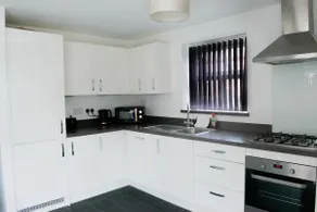 Contractors and Relocators Apt - Long Stay Savings - Fibre Optic High-Speed WiFi - Multiple Free Parking Spaces - Netflix - Sleeps 4 - Image 4