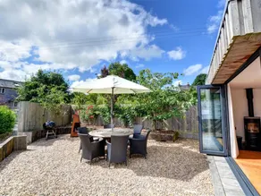 Bright Holiday Home in Saint Kew with Fireplace - Image 3