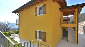 Red Apartment in Marciaga di Costermano - Image 4