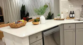 Stylish Pet Friendly 2BR Near Beach & FLL - Image 2