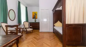 Flanderhof Manor - Image 2