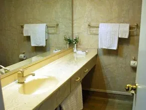 Fountain City Motor Inn - Image 2