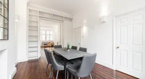 Elegant Two-Level Kensington Apartment - Image 3