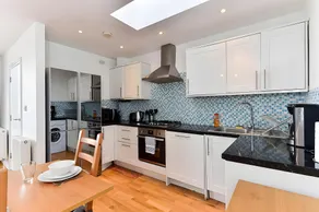 Old Street City Apartments - Image 5