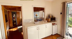 Grape Juice Retreat Rustic romantic gateway 5mins to beaches & town - Image 5