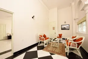 OYO Chowdhury Estate Premium Near M.p. Birla Planetarium - Image 4