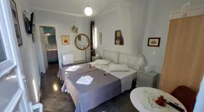Niriides Apartments & Studio - Image 2