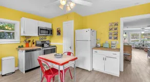 Bromeliad Bungalow - Downtown Cottage - Image 5