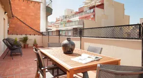 Click&Flat Europa Fira Apartments - Image 3