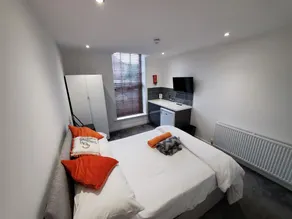 The Ashcroft Studios & Apartments with Free Parking - Image 5