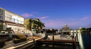Waterfront Canal Retreat Jetty, Kayaks & Dolphin - Image 4