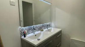 chambre 4 personnes avec entrée indépendante , grand parking, salle de bain, wc - Image 2