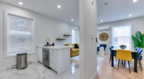 Stylish Condo AC Wi-Fi Westmount Smart TV - Image 5